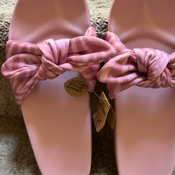 Victorias Secret Slides NWT - Picture 2 of 4